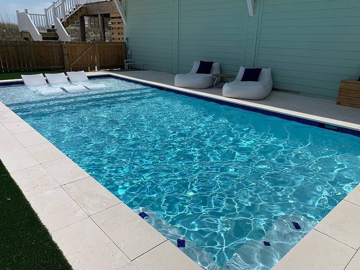 Vacation rental for 29 people, with pool and balcony in Pensacola Beach