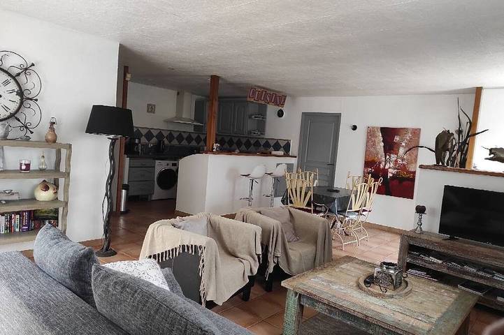 Gîte pour 7 personnes, avec terrasse et jardin