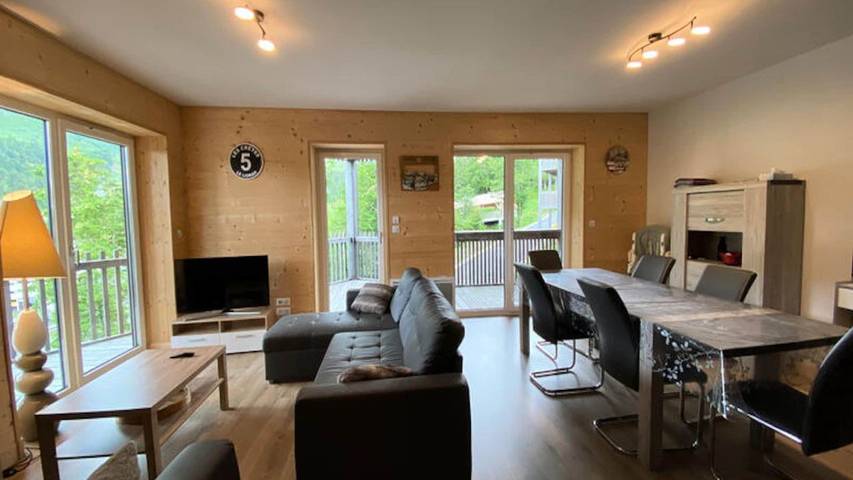 Chalet pour 7 personnes, avec terrasse dans Le Lioran