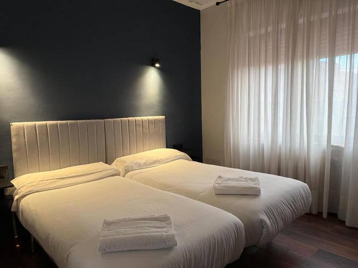 Hotel para 2 personas, con jardín además de jacuzzi y terraza, Se admiten mascotas - 1