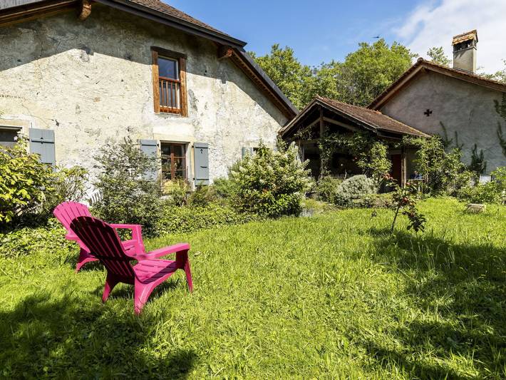 Vacation rental for 3 people, with yard and lake view in Lake Geneva
