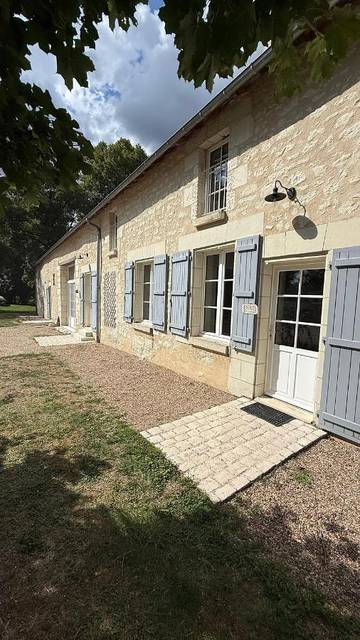 Location de vacances pour 10 personnes, avec vue ainsi que jardin et piscine à Lésigny (Vienne)