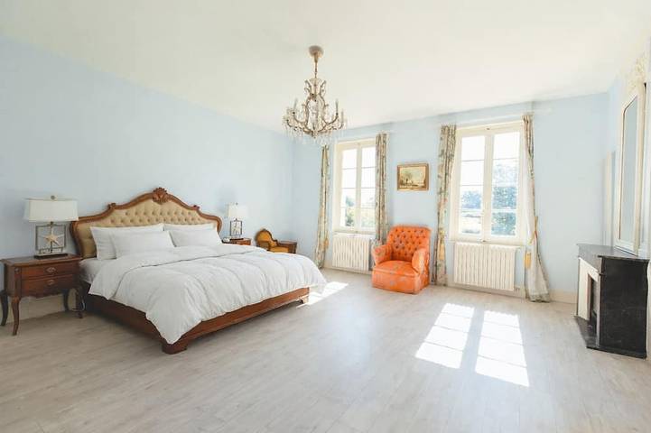 Location de vacances pour 14 personnes, avec jardin, animaux acceptés à Bourg - 2