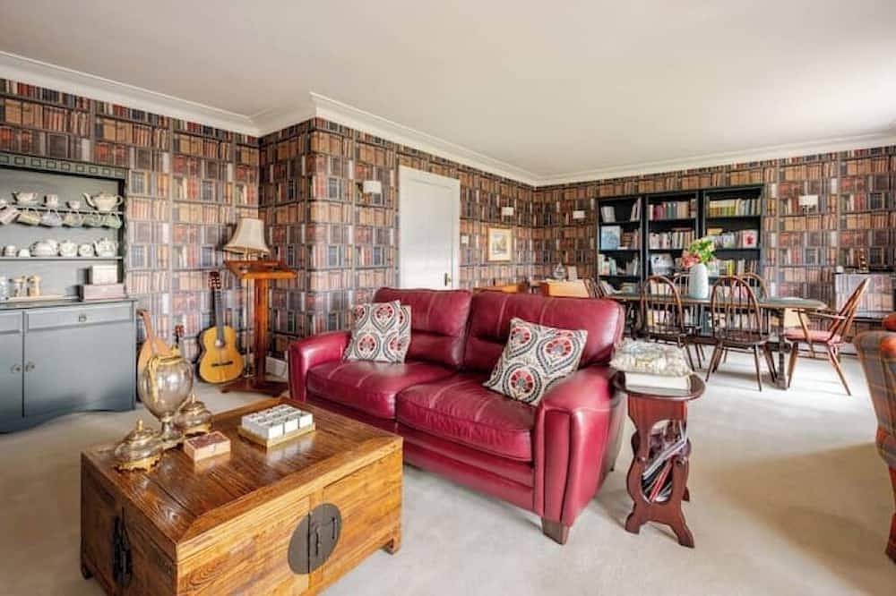 The Lake Room 40 mins Edinburgh, 10 mins Loch Leven, 25 mins Sterling Castle in Perthshire