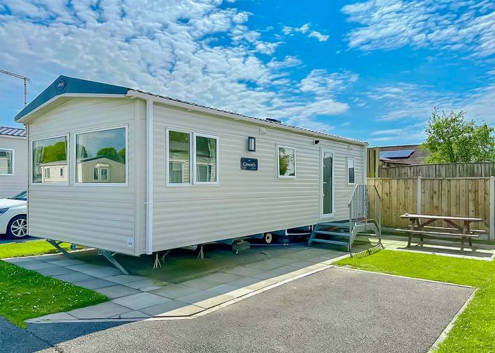 Glamping for 4 people in Cardigan Bay