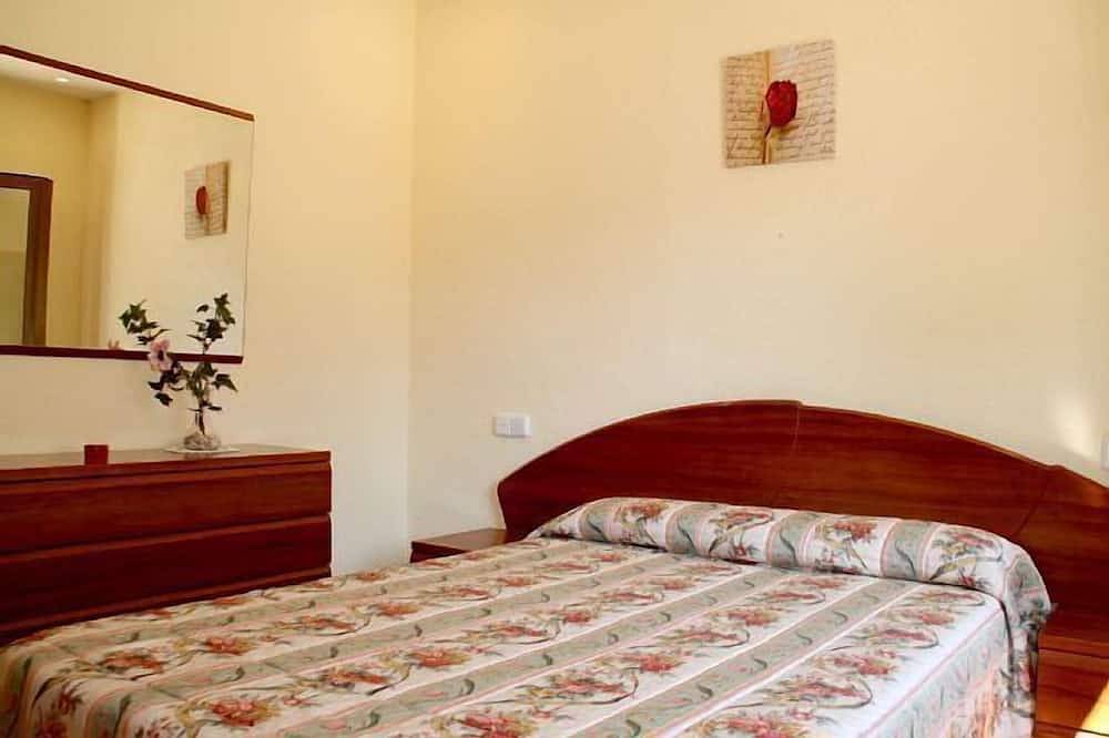 Cal Riba: casa l'Avenc 8-10pax - La Llacuna - Barcelona in La Llacuna, Interior de Barcelona