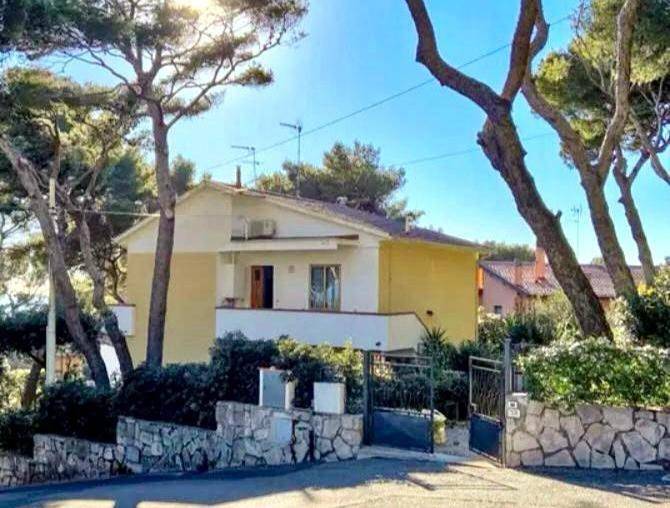 Casa vacanza per 5 persone, con panorama e giardino a Castiglioncello