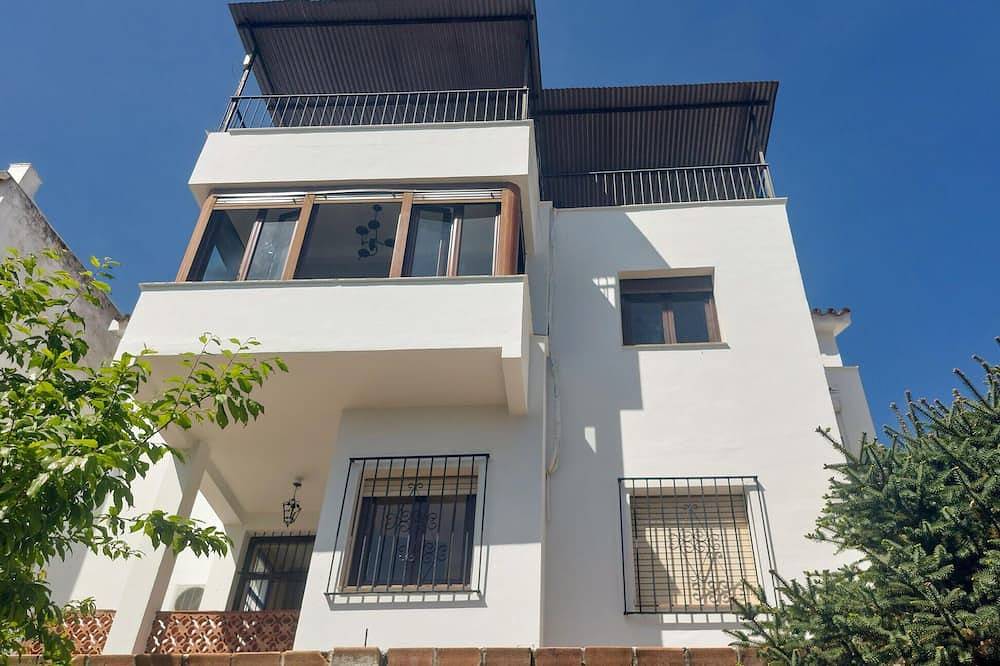 Awesome home in Prado del Rey in Prado del Rey, Pueblos Blancos
