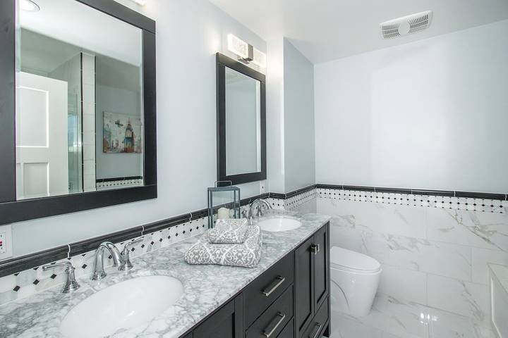 Vacation rental for 25 people, with hot tub and yard in Pacifica