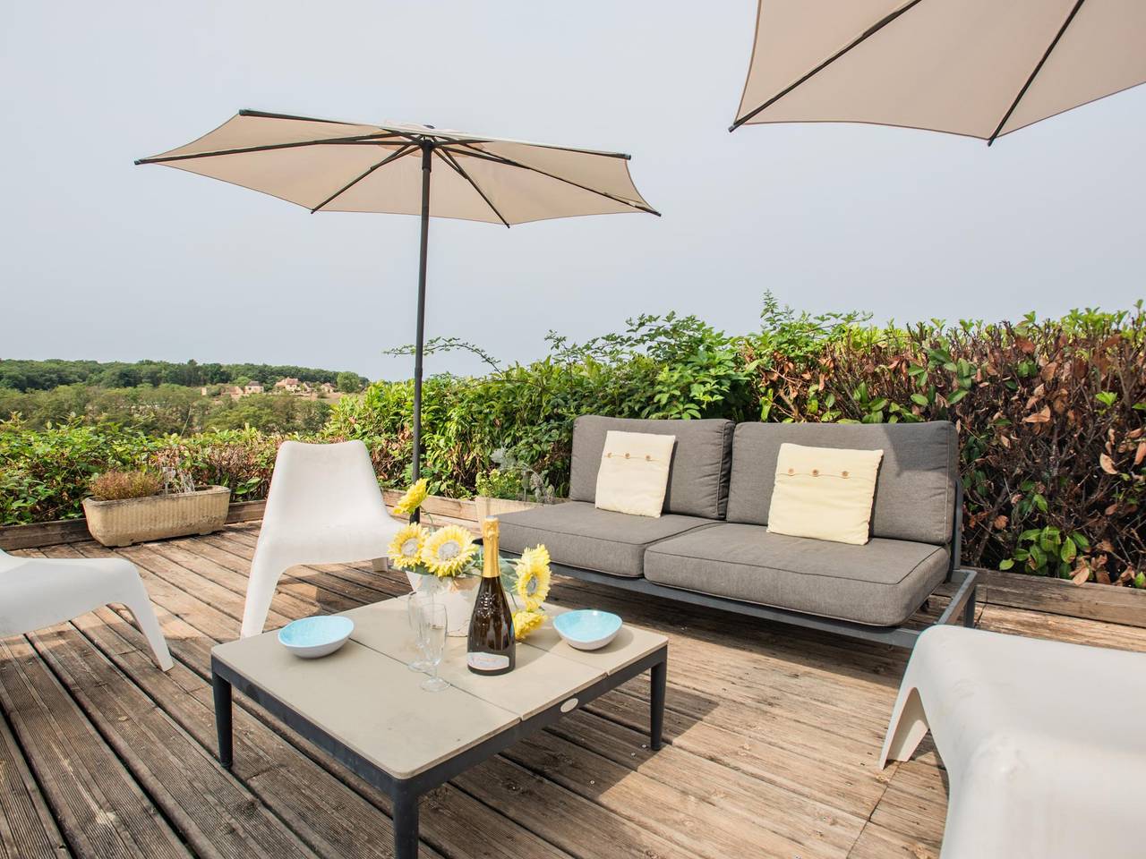 Petite maison de vacances avec piscine partagée in Dégagnac, Lot