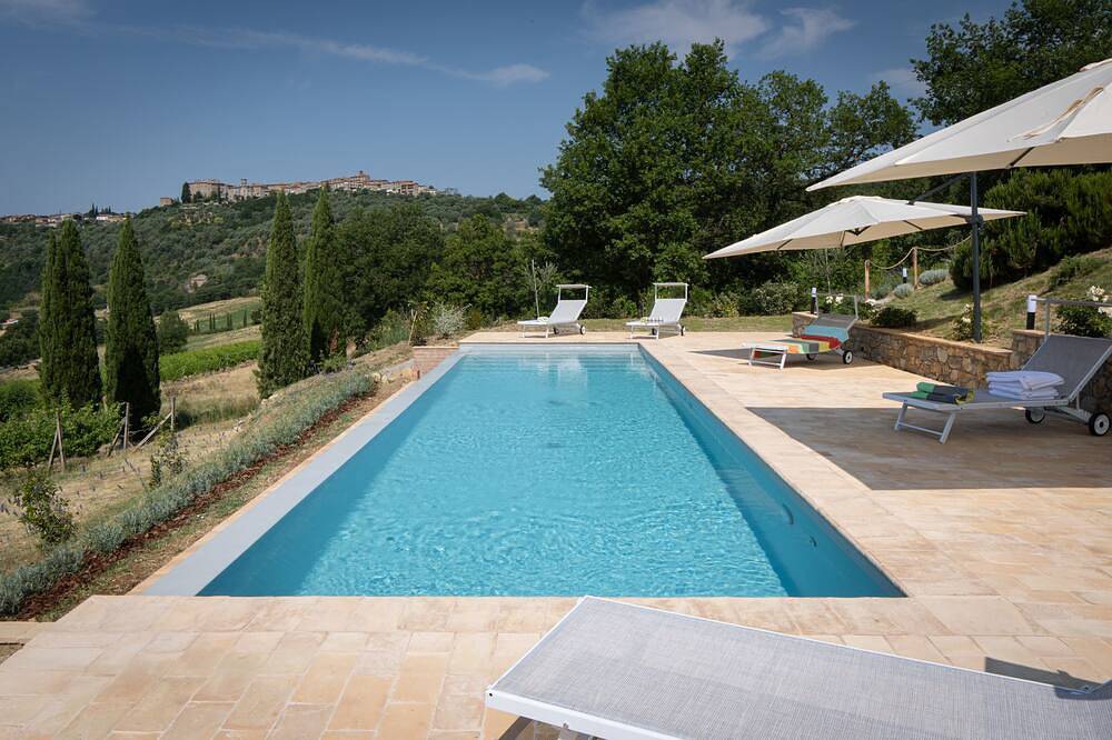 Private pool, A/C, Wifi, enchanting views, vineyards and 5mins to shops & bars in Fabro, Provincia de Perugia