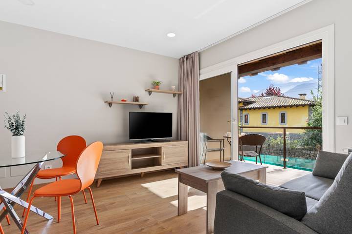 Apartamento entero, Apartamento '2 Plazas 3 Ballota Sin Jardin B' con vistas a la montaña, terraza privada y balcón in Llanes, Costa Verde