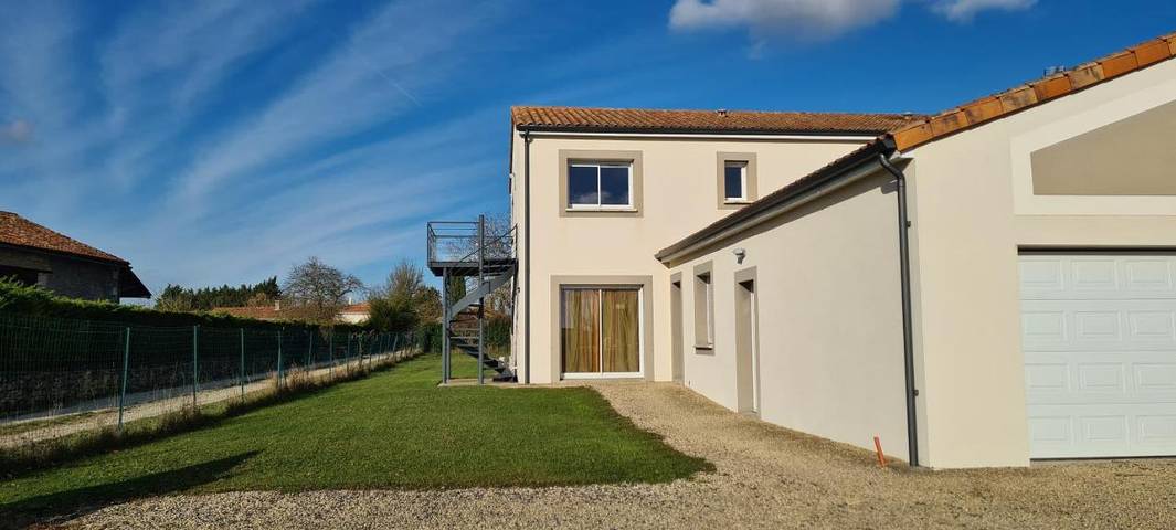 Gîte pour 5 personnes, avec terrasse ainsi que vue et jardin à Montamisé - 2