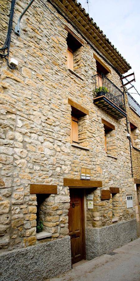 Location de vacances pour 4 personnes, avec terrasse et vue à Àger