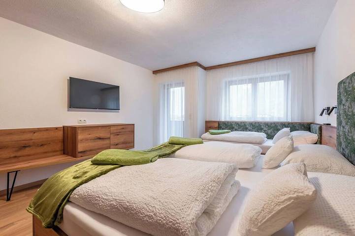 Geheel appartement, Gezellig appartement voor 5 personen met Wifi, Tv en balkon in Zell am Ziller, Zillertaler Alpen