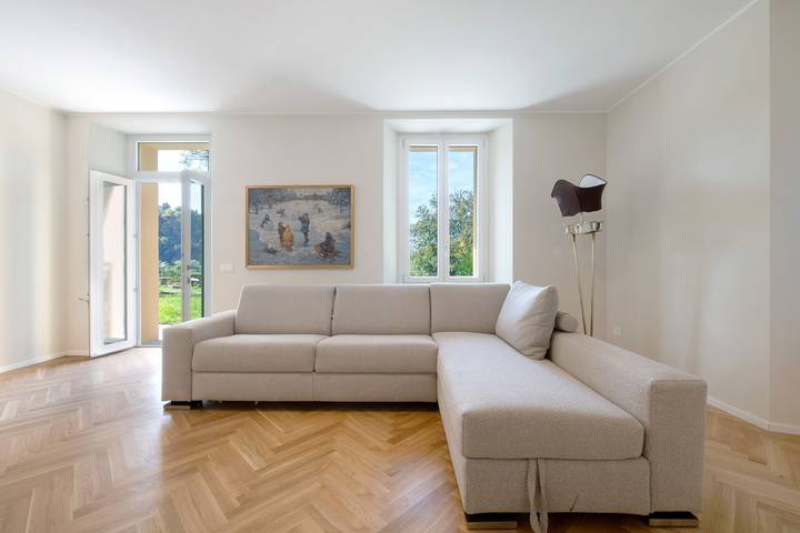 Apartamento 'The Garden' numa Villa do Século Xx in Caslino d'Erba, Brianza