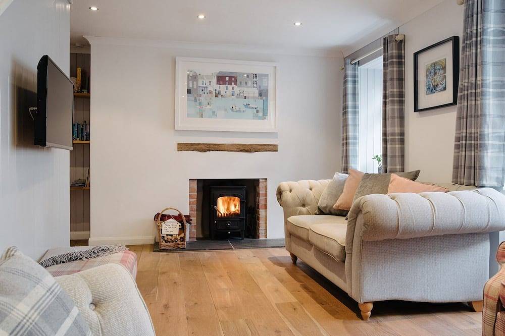 Log Cabin for 6 People in Padstow, Cornwall