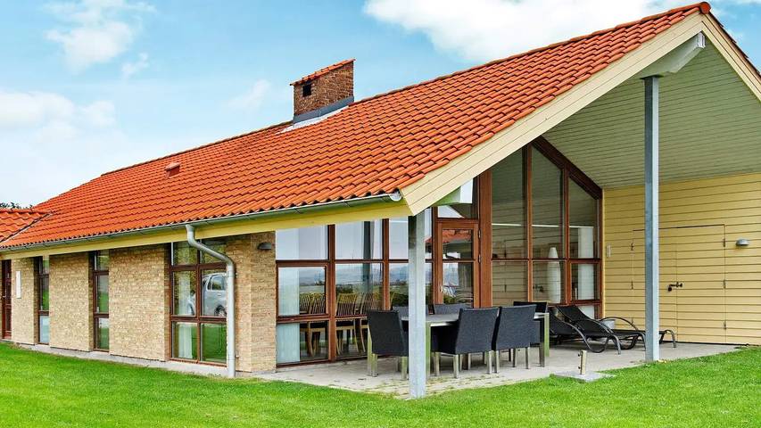 Ferienhaus für 7 Personen, mit Whirlpool und Sauna sowie Terrasse