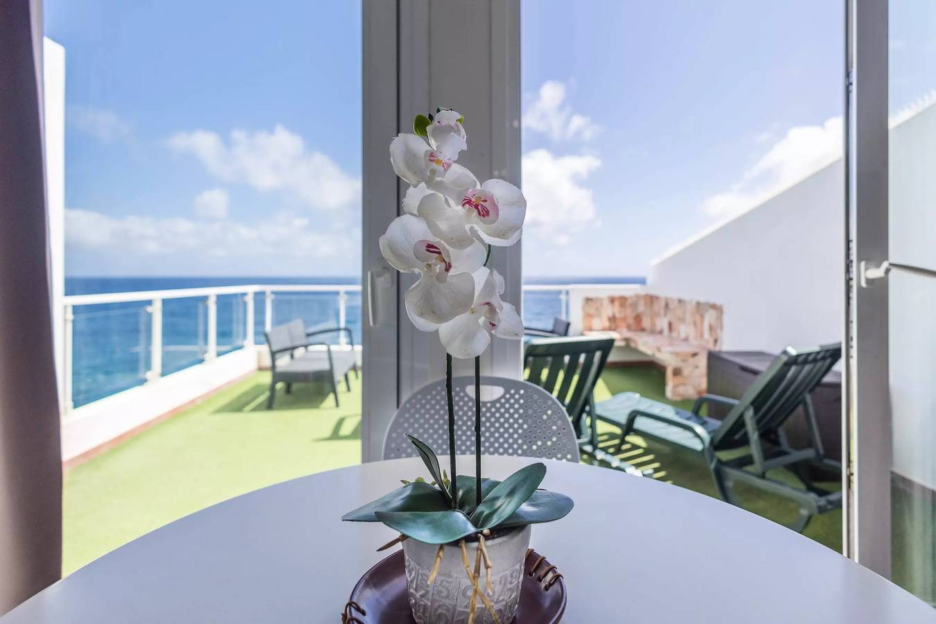 Ganzes Studio, Modernes Studio-Apartment mit Terrasse, 2,5 km von Playa de Sardina entfernt in Gáldar, Gran Canaria Nord
