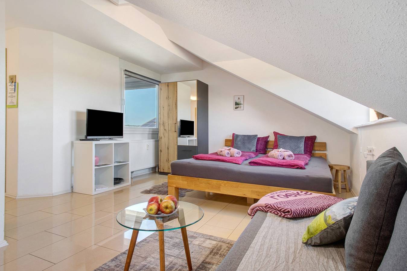 Ganze Wohnung, Ferienwohnung 'Bergchalet Mirabell - Fewo Weitblick' mit Bergblick am Bodensee in Friedrichshafen, Region Bodensee-Oberschwaben