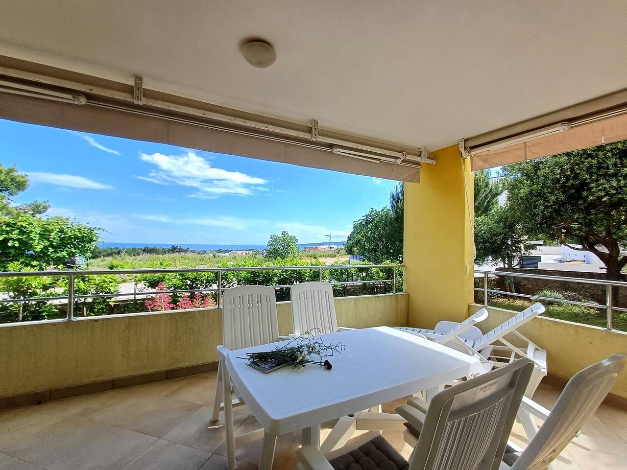 Apartamento entero, Pet-friendly Apartment Mediterraneo with Private Garden & Sea View
 in Krk Ciudad, Krk (isla)