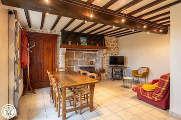 Gîte pour 7 personnes, avec balcon et jardin, animaux acceptés à Saint-Julien-la-Geneste