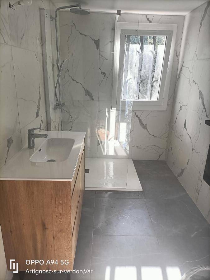 Location de vacances pour 7 personnes, avec vue ainsi que piscine et jardin à Artignosc-sur-Verdon - 3