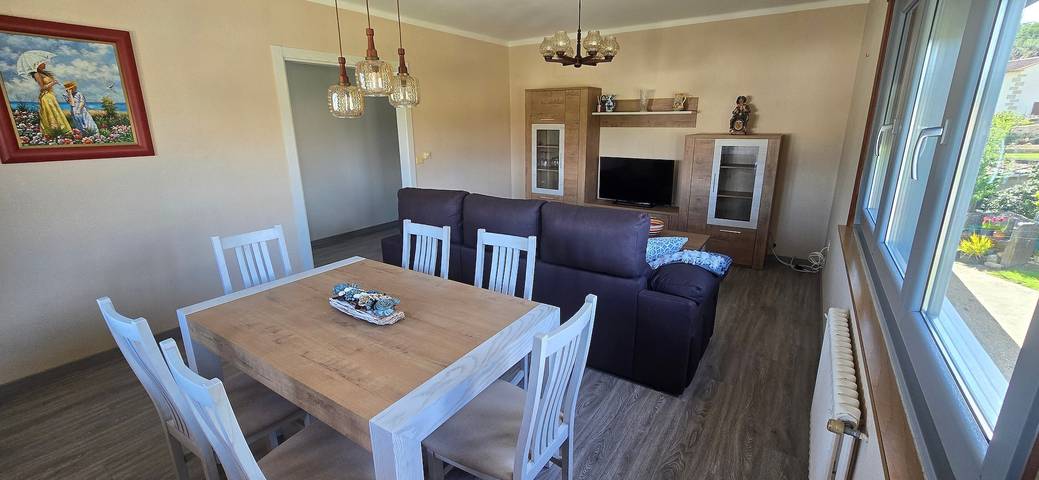 Casa 'Aceñas' with Mountain Views, Shared Pool and Wi-Fi in O Rosal, Pontevedra Province