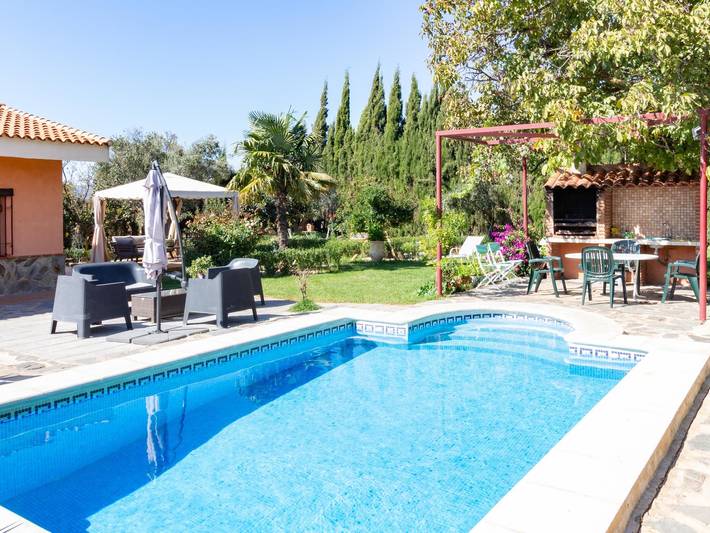Andalusian rustic farmhouse with private pool and wifi in Nigüelas, Granada Province
