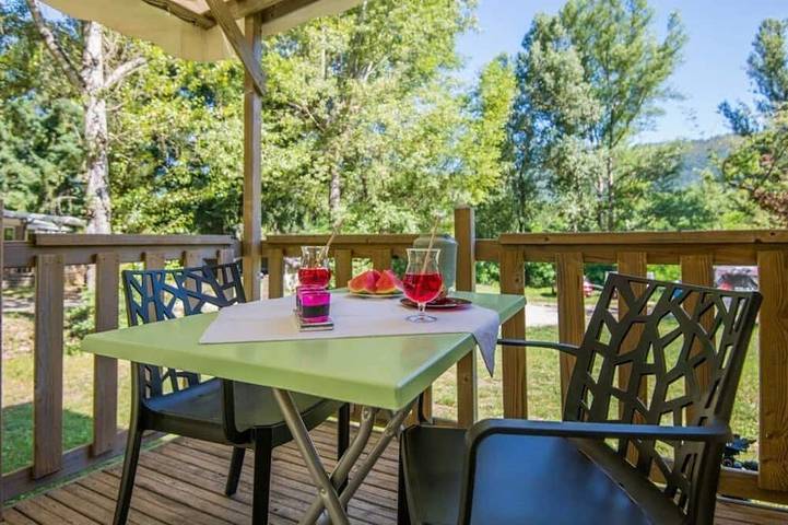 Zecamping 3* piscine chauffée club enfant locatif Tv Bbq 16m2 2 pers in Florac-Trois-Rivières, Cevennen