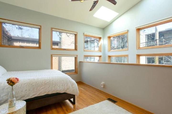 Vacation house for 20 people, with yard and terrace, with pets in Chicago