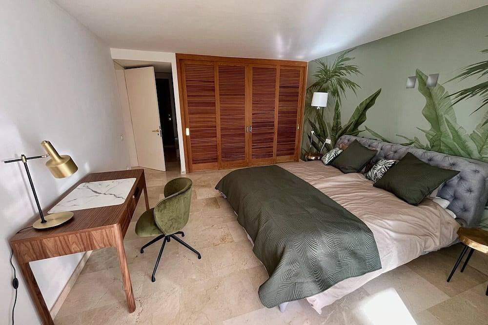Luxuriöse, lichtdurchflutete Villa mit Pool, 50 m vom Meer entfernt in Playa de LA BALLENA (Arona), Arona