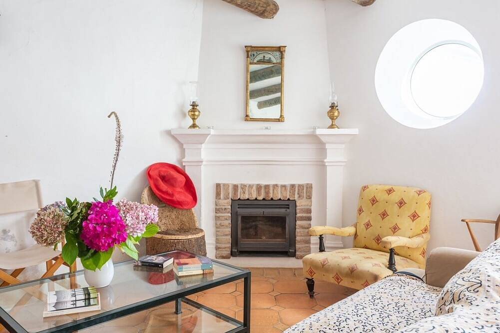 Cabaña de pastores convertidos en bosque tradicional de corcho, cerca de Evora in Redondo, Distrito de Évora