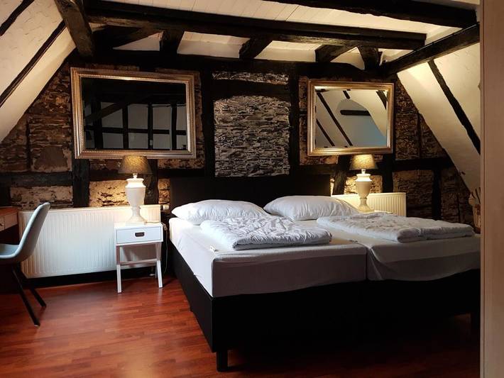 Ferienhaus für 12 Personen, mit Terrasse und Sauna sowie Ausblick in Zell (Mosel)