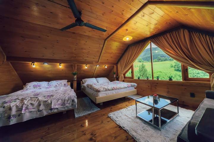 Chalet Tara récemment construit sur deux niveaux avec vue sur la rivière in Parc national Durmitor