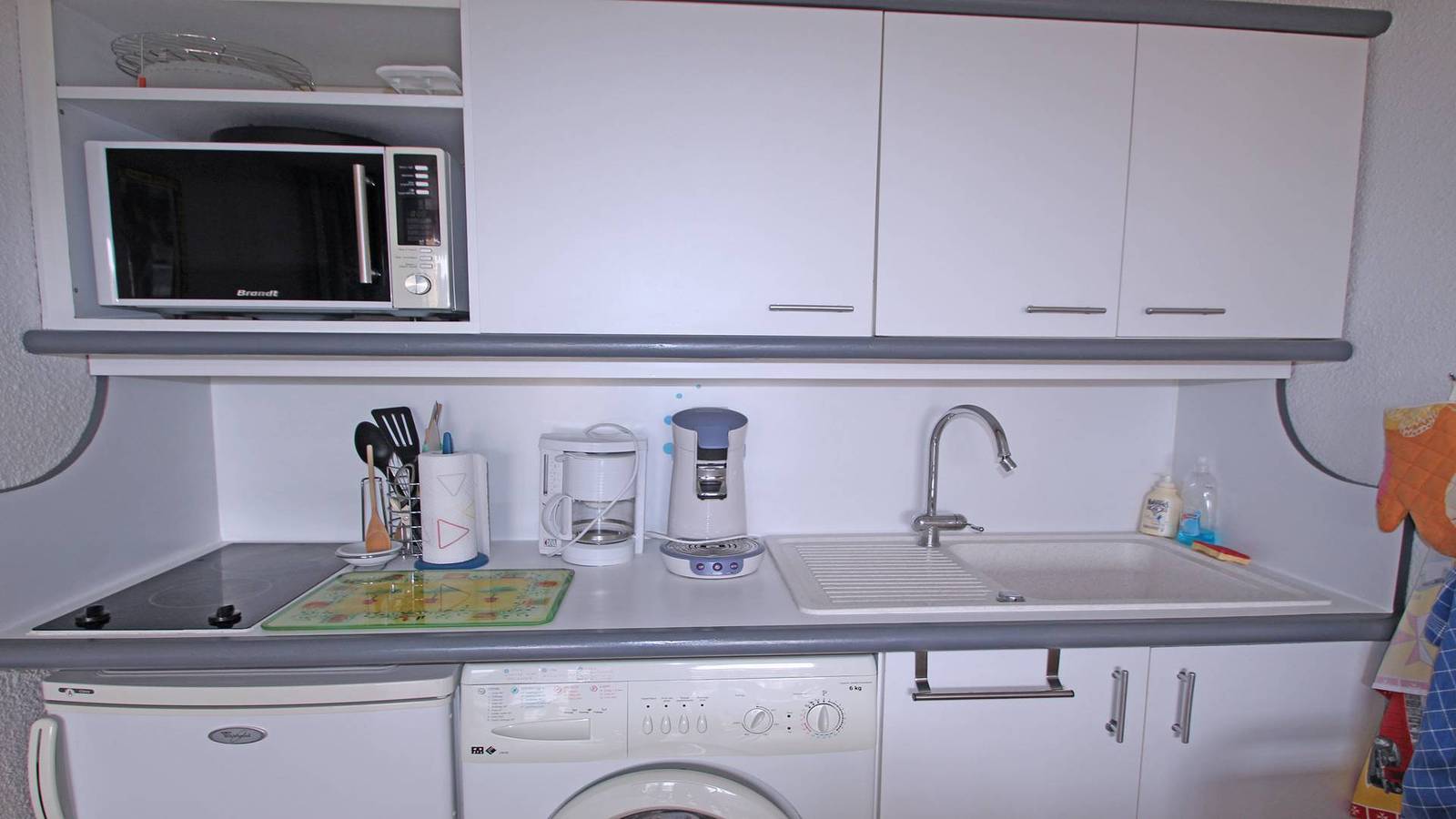 Entire holiday apartment, 2-room apartment - 4 people - Air conditioning - Residence swimming pool - City center - Wifi - Sainte Maxime - 2* in Sainte-Maxime, Draguignan region
