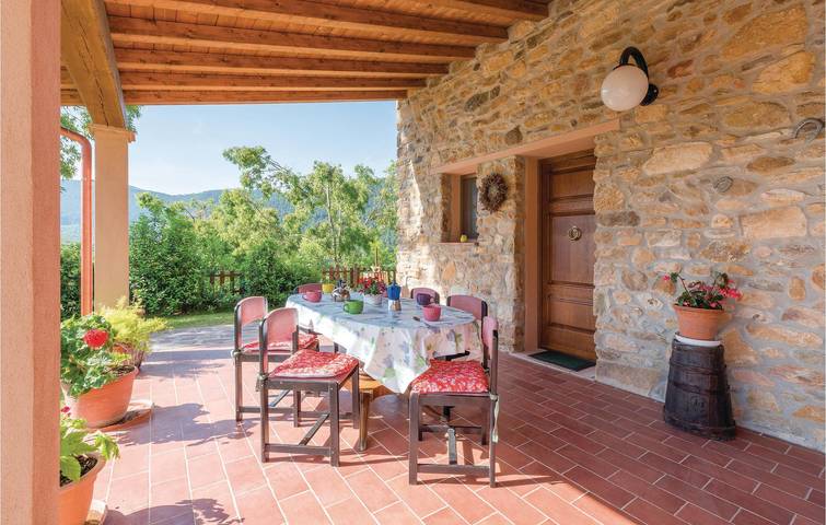 Appartamento intero, Buti Retreat: Piscina, parcheggio e WiFi (90mq) in Buti, Pisa e dintorni