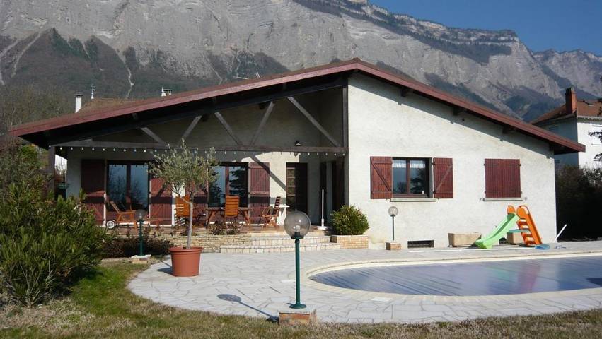 Villa pour 10 personnes, avec jardin ainsi que piscine et vue dans l' Isère - 2