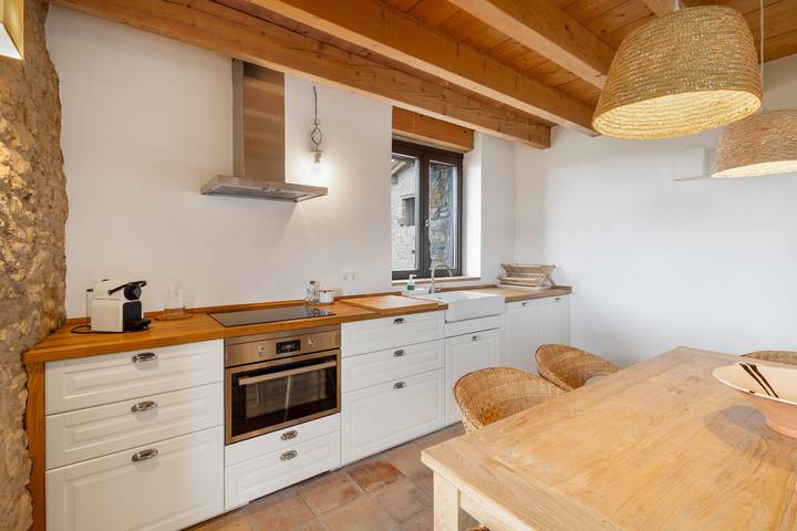 Holiday Home 'La Coma' with Mountain Views, Shared Garden & Wi-Fi in Ogassa, Katalonske Pyrenæerne