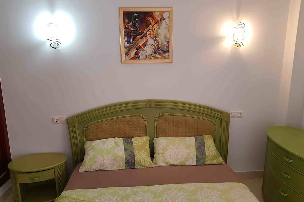 Entire apartment, Charming, bright, spacious apartment with wifi, air conditioning, parking, terrace in Cala Bona, Son Servera