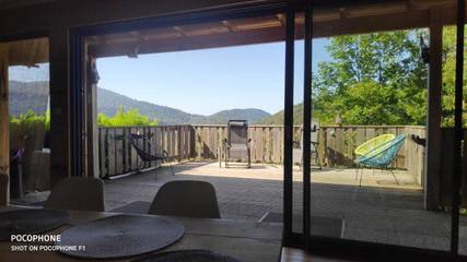 Gîte pour 8 personnes, avec terrasse ainsi que vue et piscine à Saint-Maurice-sur-Moselle