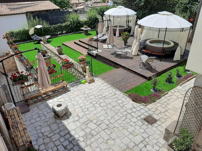 Location de vacances pour 3 personnes, avec Jacuzzi ainsi que Jardin et Vue à Barisciano