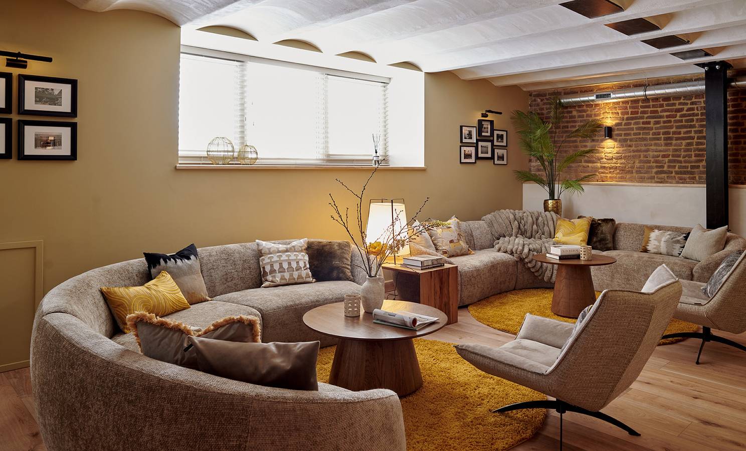 Einzigartige Unterkunft für 26 Personen mit Whirlpool, großem Garten und Lage an der Maas in Baarlo, Limburg (Niederlande)