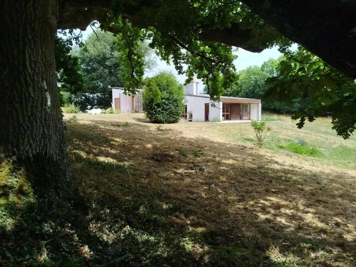 Gîte pour 2 personnes, avec vue ainsi que terrasse et jardin à Corbigny