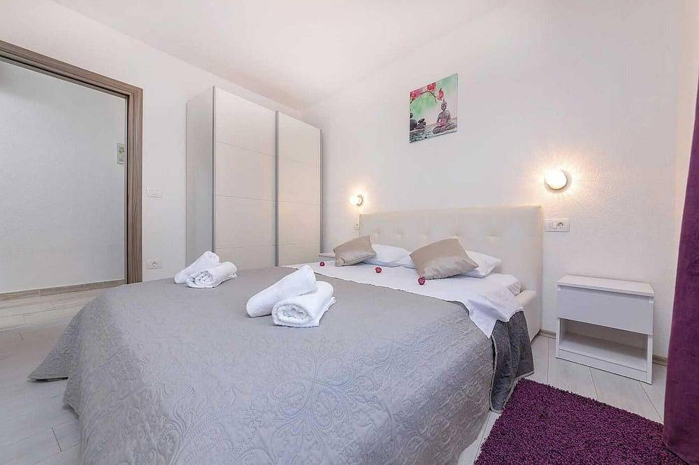 Stunning home in Rovinj with private swimming pool, can be inside or outside in Rovinjsko Selo, Rovinj