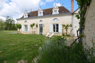 Gîte pour 6 personnes, avec terrasse ainsi que jardin et piscine, animaux acceptés à Ambillou