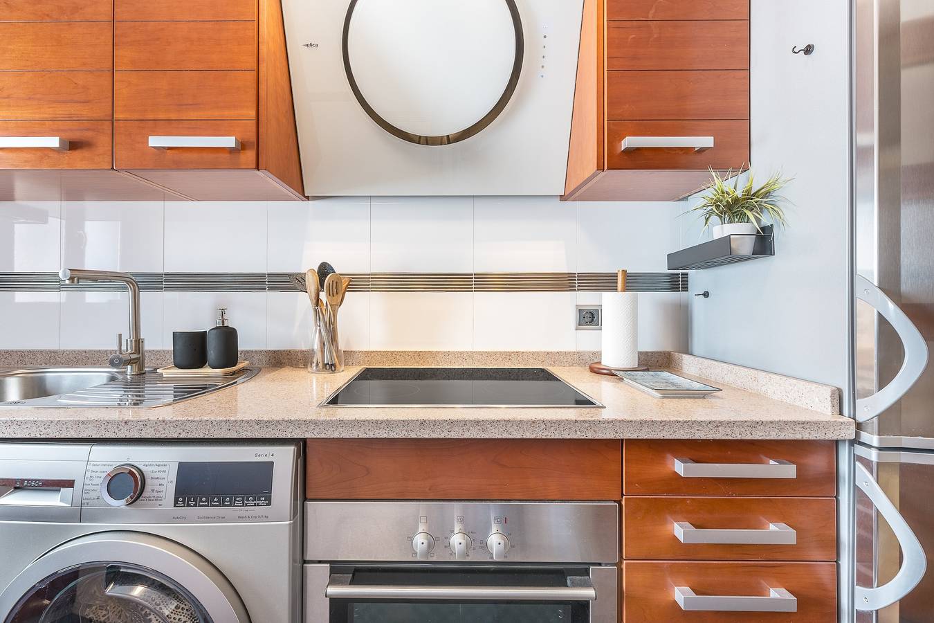 Entire apartment, Apartment 'Calle San Isidro, 59' with Balcony, Wi-Fi and Air Conditioning in Granada, Granada Province