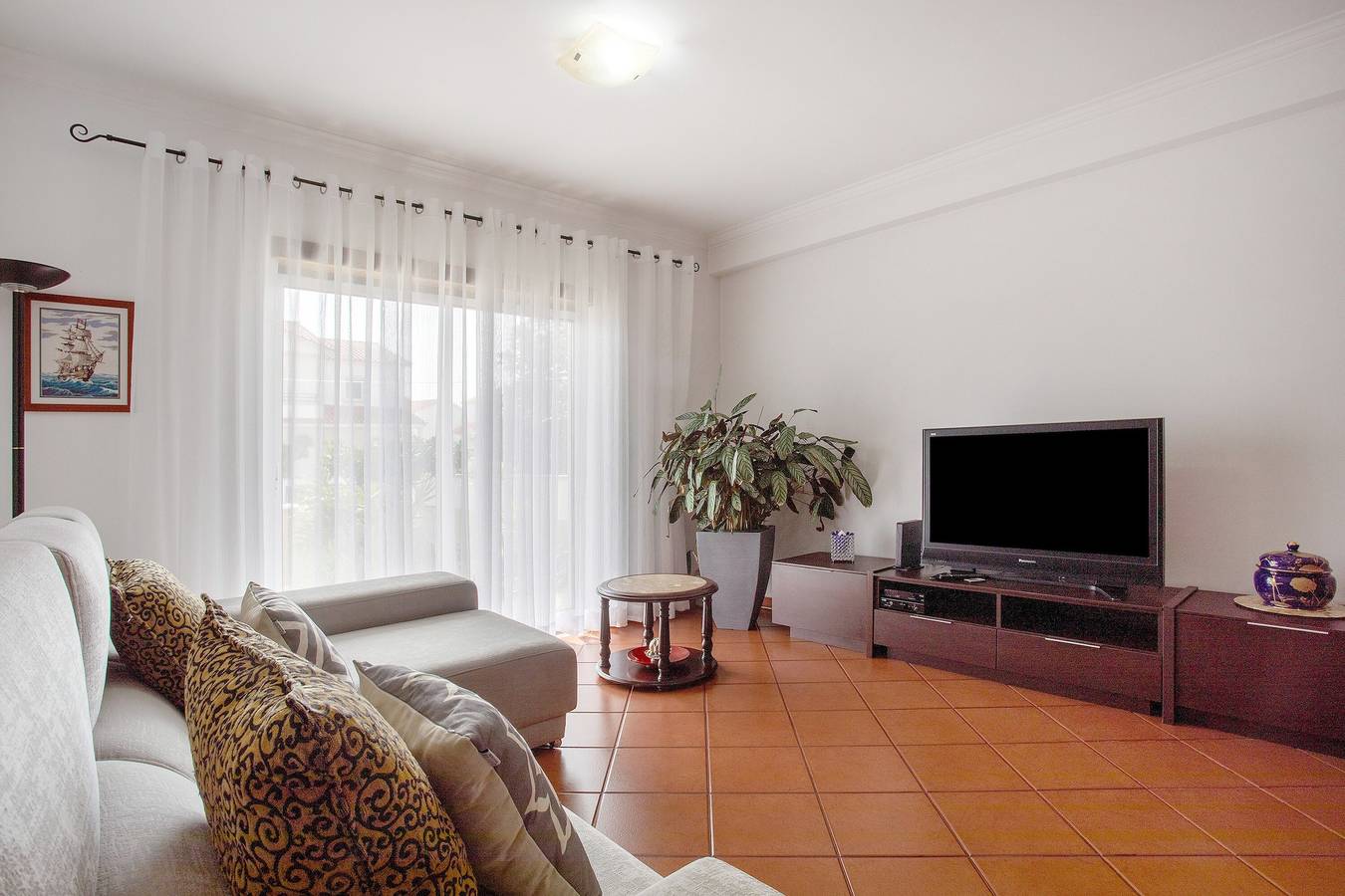 Casa vacanze 'Casa Da Cândida' con vista sulle montagne, terrazza privata e Wi-Fi in Nazaré, Leiria District