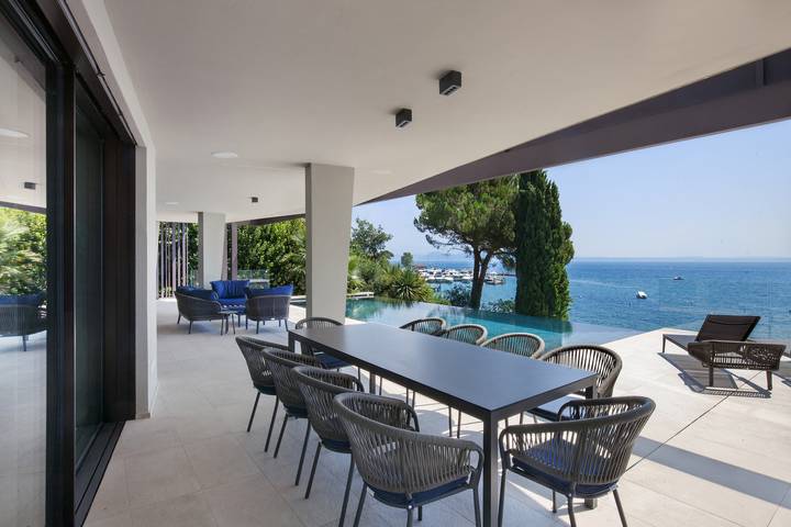 Villa für 10 Personen, mit Terrasse und Sauna sowie Garten und Seeblick am Gardasee - 4
