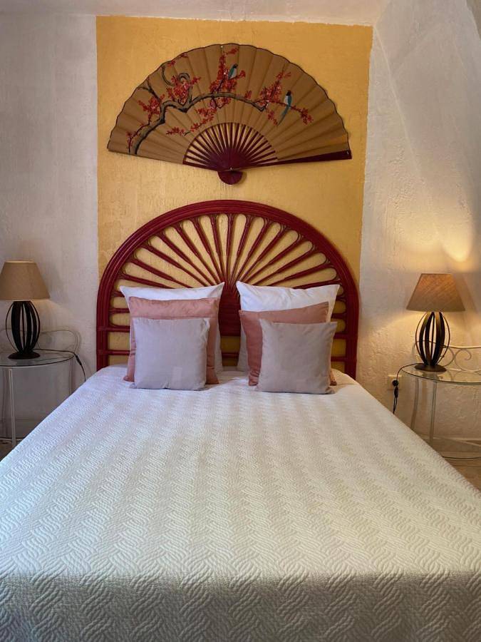 Location de vacances pour 2 personnes, avec vue ainsi que jardin et piscine dans Montlegun - 4